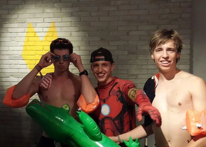 Onefam אכסניה *